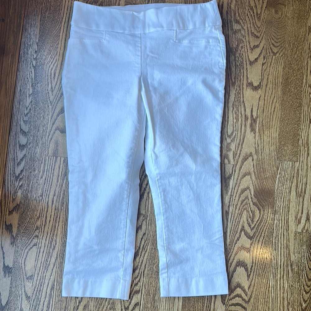 St. John’s Bay White Capri Pants, Size 12